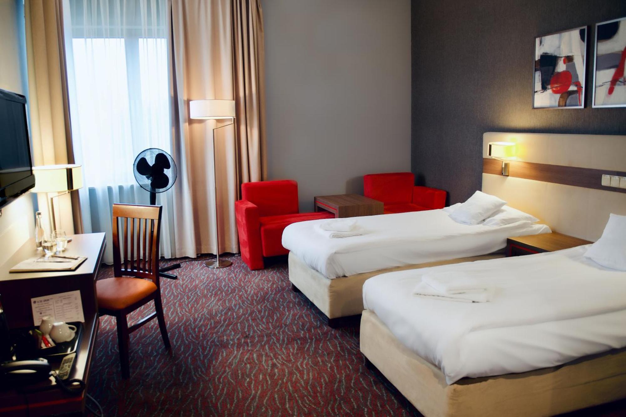 Hotel Szafran Челядзь Екстер'єр фото