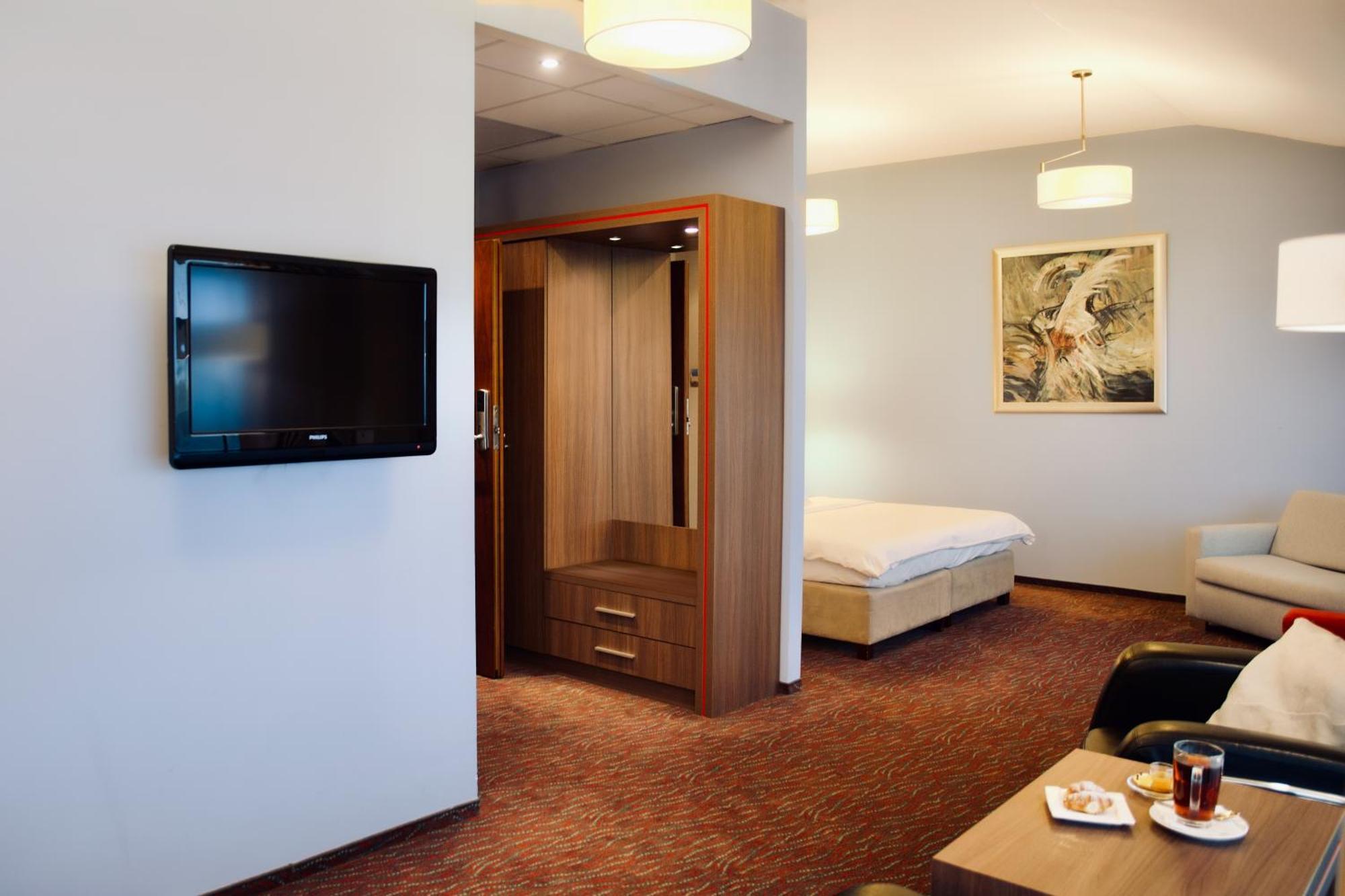 Hotel Szafran Челядзь Екстер'єр фото