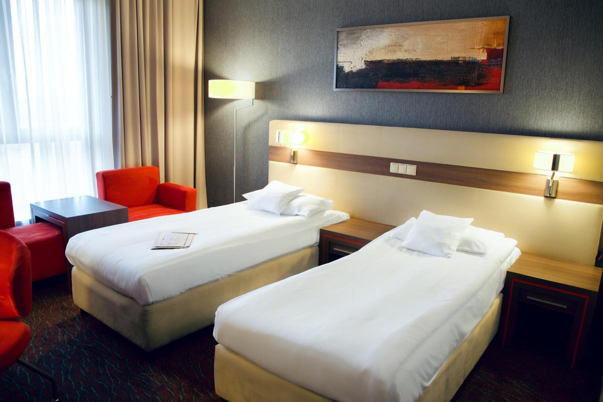 Hotel Szafran Челядзь Екстер'єр фото