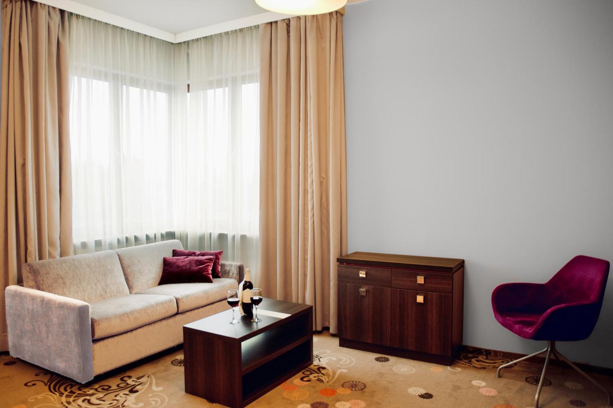 Hotel Szafran Челядзь Екстер'єр фото