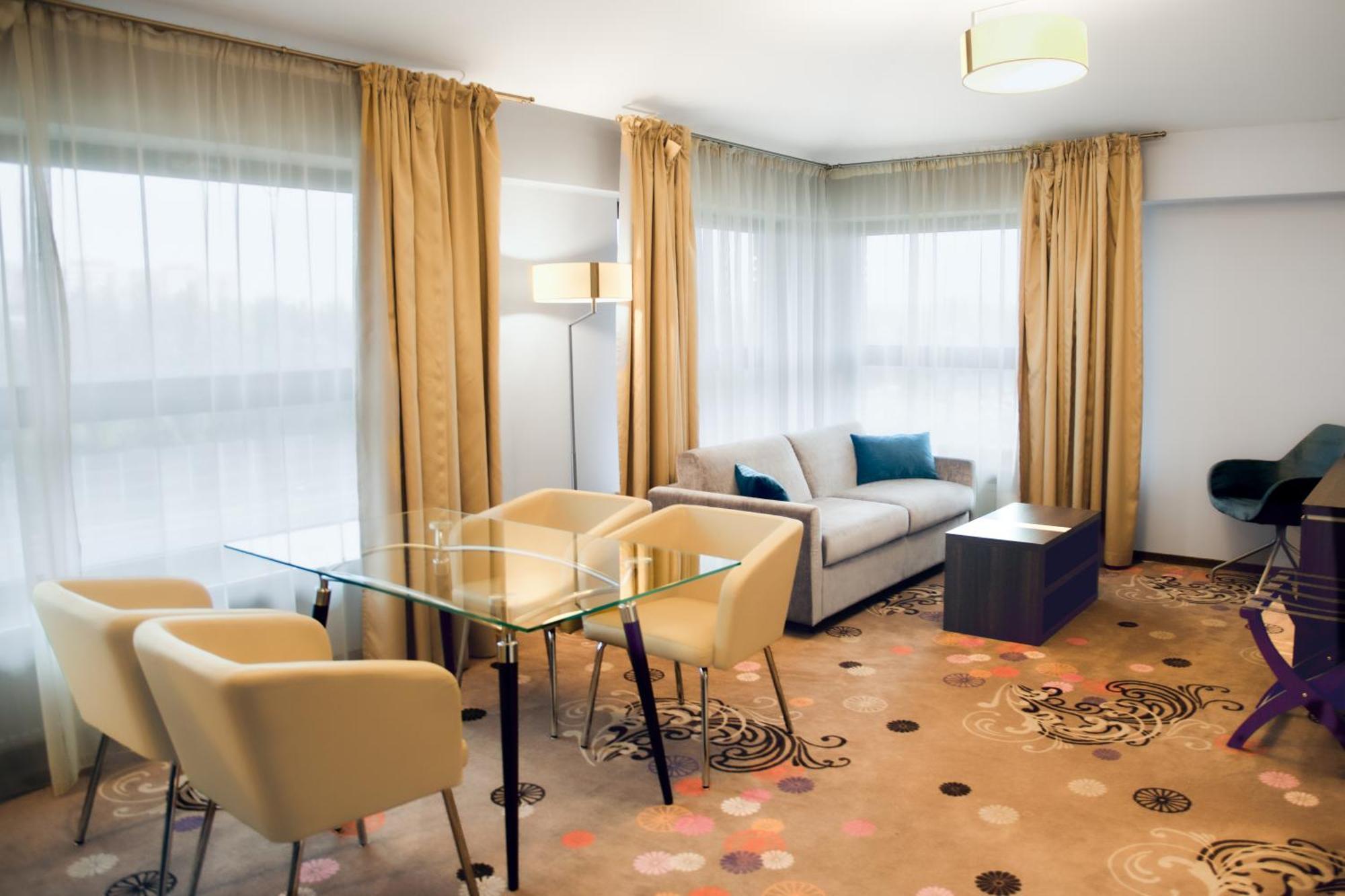 Hotel Szafran Челядзь Екстер'єр фото