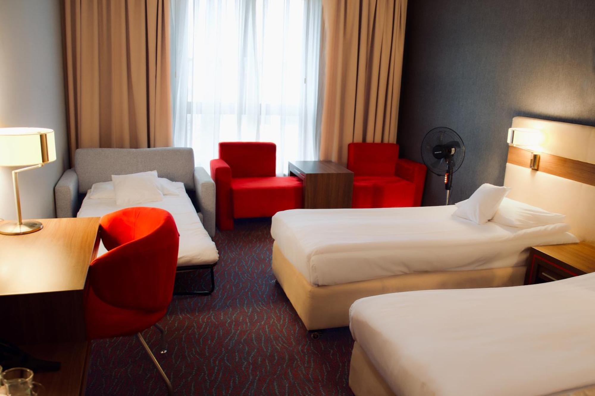 Hotel Szafran Челядзь Екстер'єр фото