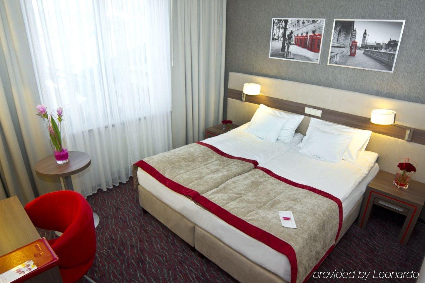Hotel Szafran Челядзь Екстер'єр фото