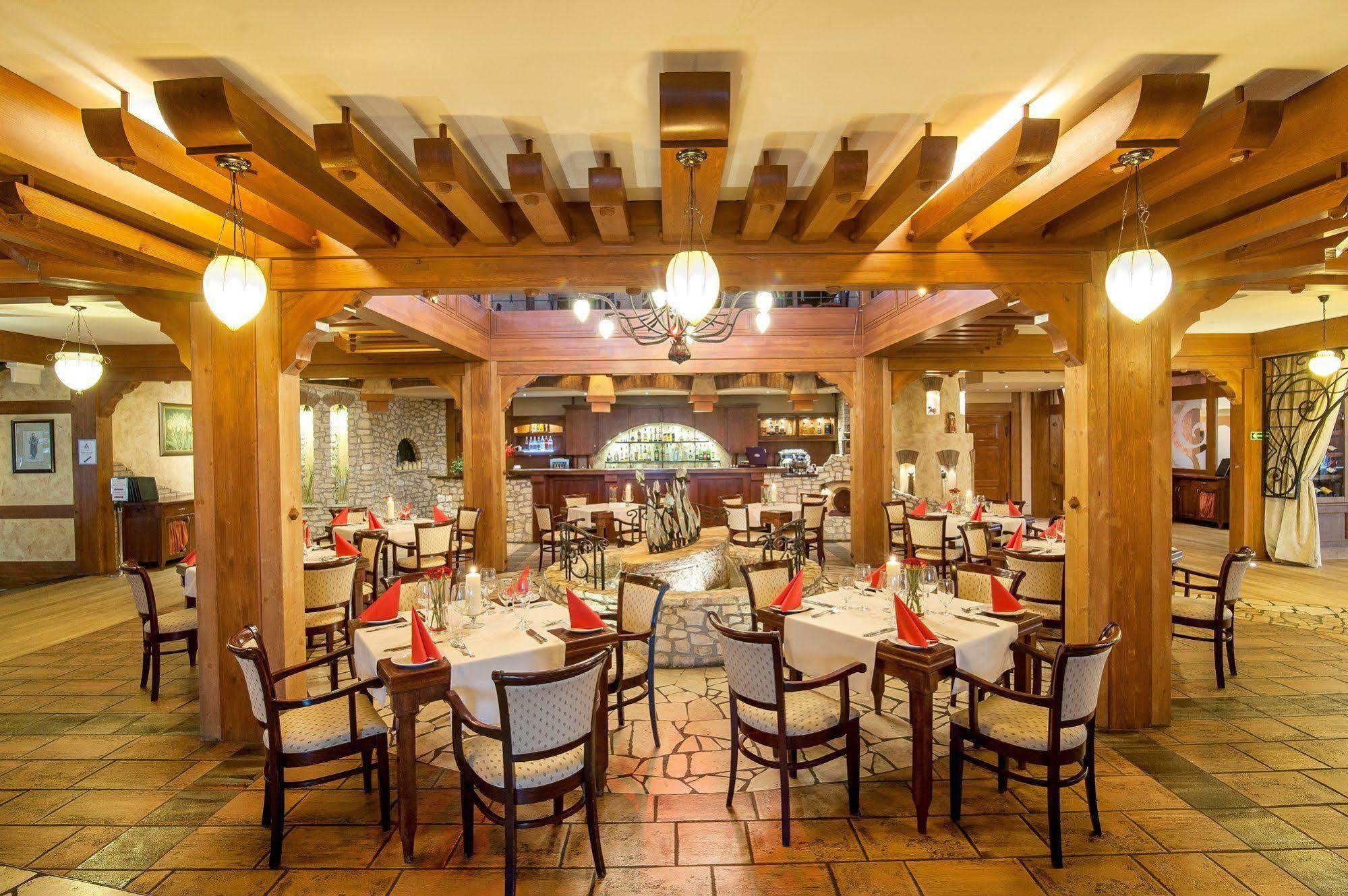 Hotel Szafran Челядзь Екстер'єр фото